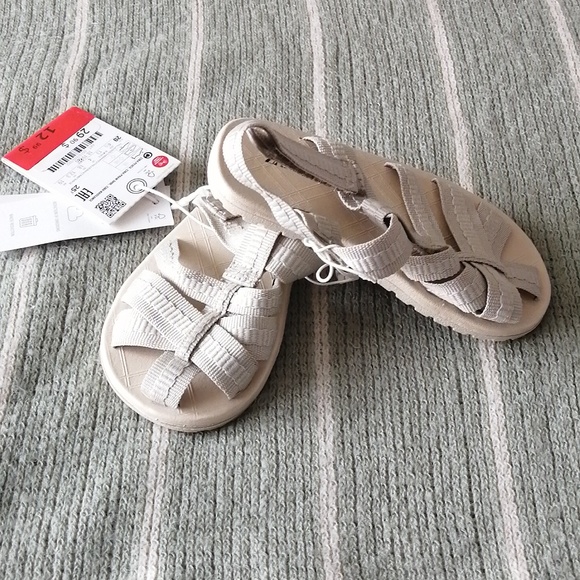 Sandals - Picture 2 of 3